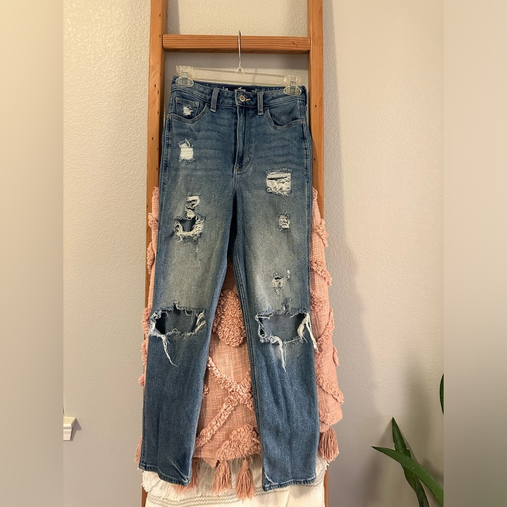 Hollister Ultra High Rise Mom Jean Size 0 R